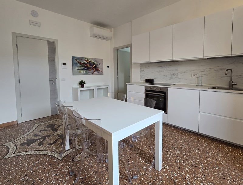 Sala cucina di un appartemento della Residenze la Barchessa